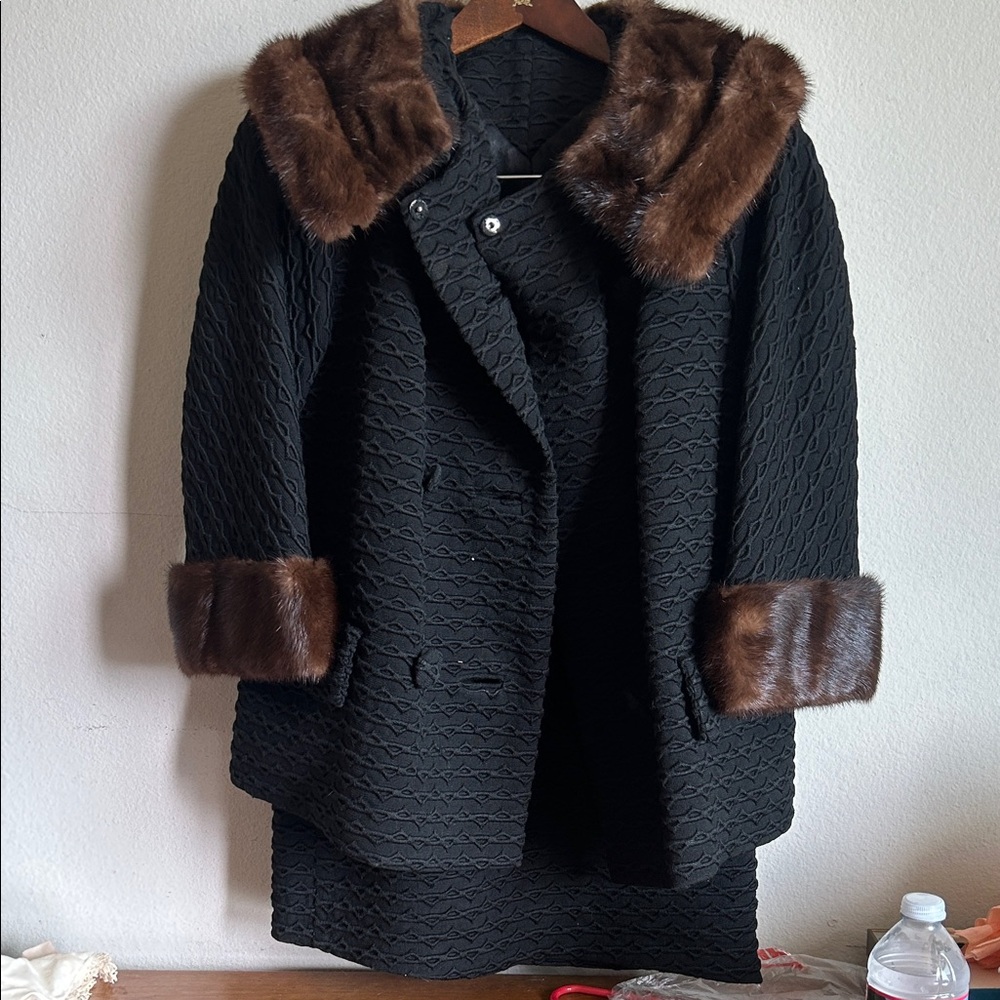 Chic Black Cape with Faux Fur Trim